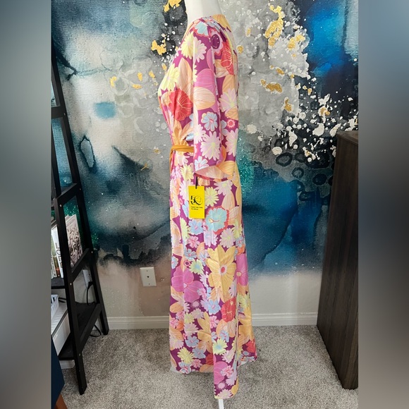 Unique Vintage x Smiley Wrap Dress - Picture 3 of 8